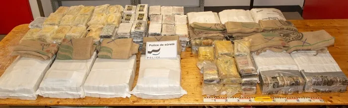 "Nespresso" detayı! Kahve fabrikasına gönderilen sevkiyattan 500 kilogram kokain çıktı - 2