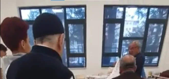 80 yaşındaki Eyüp Ekmekçi sandığın güvenliğini böyle sağladı! Sosyal medyada viral olan anlar