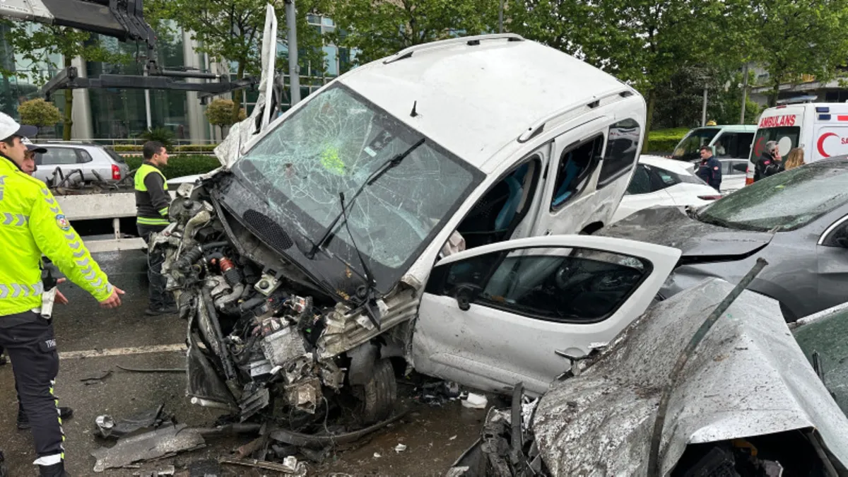 Beşiktaş'taki feci zincirleme kazanın görüntüleri ortaya çıktı
