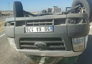 Siirt’te minibüs devrildi: 2 yaralı