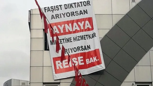 Tekirdağ'da Kemal Kılıçdaroğlu'nun karşısına "Faşist diktatör arıyorsan aynaya bak" pankartı! - 2