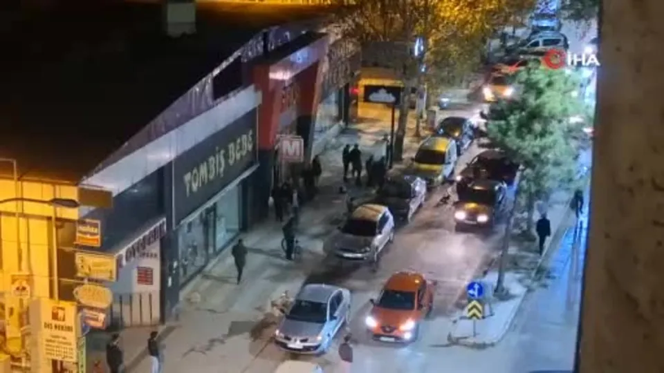 Elazığ’da kız kavgası kamerada