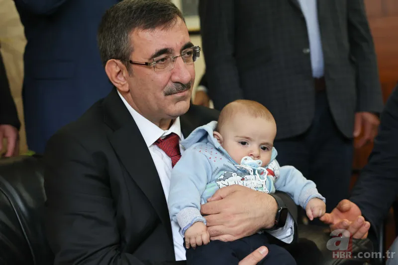 Teröristlerin aracını gasp edip, katlettiği veteriner hekim Mikail Bozlağan'a acı veda! Şehit babaya son bakış 18