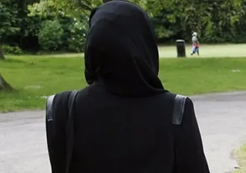 Berlin'de başörtülü kadına ırkçı saldırı