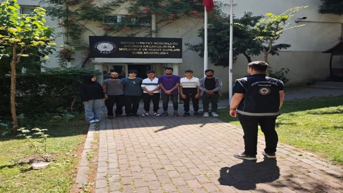 Bursa'da kaçak göçmenleri taşıyan araca baskın: 7 göçmen 1 organizatör yakalandı