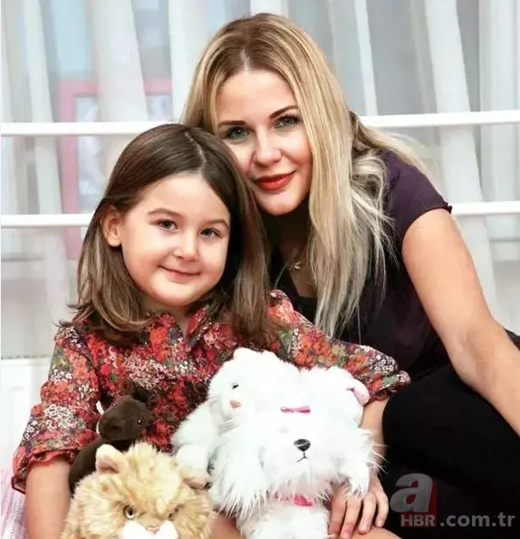 Emine Ün ve Emre Kınay'ın kızı son haliyle şaşırttı! 20 yaşındaki Duru annesinin kopyası... 5