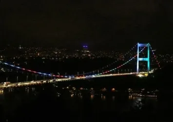 Köprüde Azerbaycan renkleri