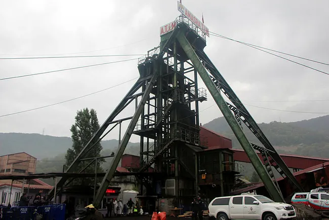 maden-kazalari-nasil-onlenebilir-su-torbalari-madencileri-nasil-koruyor-1665908733111.jpg Maden kazaları nasıl önlenebilir? Su torbaları madencileri nasıl koruyor? - 9