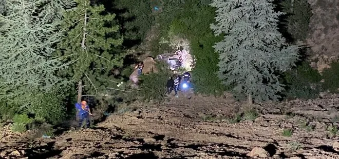Afyonkarahisar’da otomobil 100 metrelik uçurumdan aşağı düştü: 1 ölü 4 yaralı