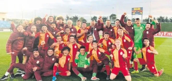 Galatasaray’ın gençleri hem futboluyla hem ruhuyla ağabeylerine ders verdi