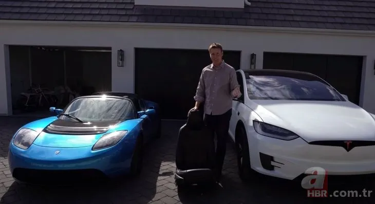 Elon Musk’ın sahibi olduğu Tesla markalı arabanın koltuğunu kesip biçtiler! İçinden bakın neler çıktı?