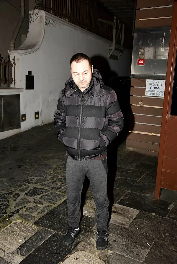 besiktasa-hakaret-eden-serdar-ortac-canli-yayinda-ozur-diledi-o-aksam-alkol-almistim-alkol-gercekten-cok-kotu-bir-sey-1632520754094.jpg Beşiktaş'a hakaret eden Serdar Ortaç canlı yayında özür diledi! O akşam alkol almıştım alkol gerçekten çok kötü bir şey - 7