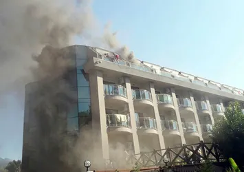 Antalya'da otel yangını!