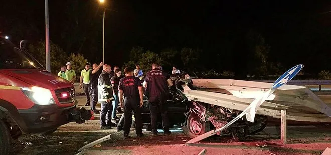 Kocaeli’de otomobil bariyerlere saplandı: 1 kişi öldü