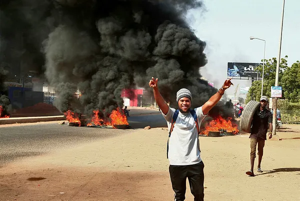 Son dakika: Sudan’da askeri darbe girişimi: Başbakan ve parti liderleri tutuklandı