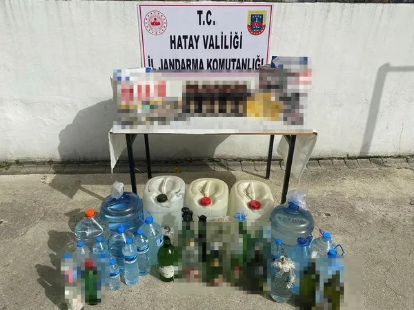 hatayda-sahte-icki-operasyonu-2-kisi-gozaltinda-1649318429413.jpg Hatay'da sahte içki operasyonu: 2 kişi gözaltında - 1