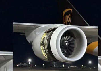 Havaalanında korku dolu anlar! İniş yapan kargo uçağının motoru piste sürttü