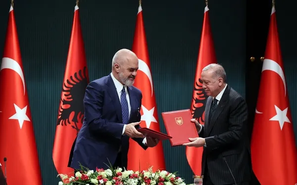 arnavutluk-basbakani-rama-baskan-erdogan-turkiye-icin-olaganustu-bir-is-yapti-1682721209100.jpg Arnavutluk Başbakanı Rama: Başkan Erdoğan Türkiye için olağanüstü bir iş yaptı - 2