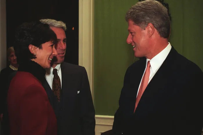 sapigin-en-yakiniydi-prens-andrewdan-gece-yarisi-kacis-epstein-dosyalarinda-kan-donduran-yeni-ayrintilar-1770185740736.jpg Batılı elitler sapık Epstein'le (Arşiv)