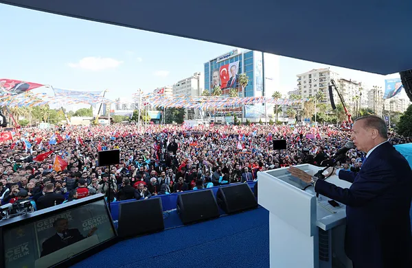 son-dakika-ak-parti-adana-mitingi-baskan-erdogandan-chpye-cok-sert-sozler-birbirlerinin-kuyusunu-kaziyorlar-1708866889244.jpeg Son dakika | AK Parti Adana mitingi! Başkan Erdoğan'dan CHP'ye çok sert sözler: Birbirlerinin kuyusunu kazıyorlar - 4