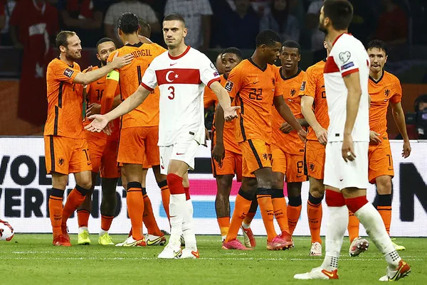 Hollanda’ya 6 -1 kaybeden Türkiye’nin teknik direktörü Şenol Güneş’ten istifa açıklaması: Karar alırsam size açıklarım! Şenol Güneş istifa edecek mi?