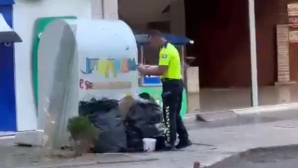Polisin Türk bayrağı hassasiyeti! İşte o anlar...