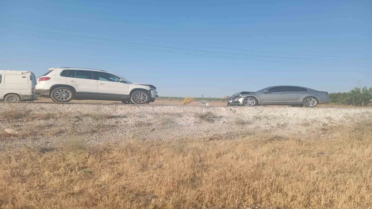 Otomobiller çarpıştı, 1 çocuk öldü, 6 kişi yaralandı