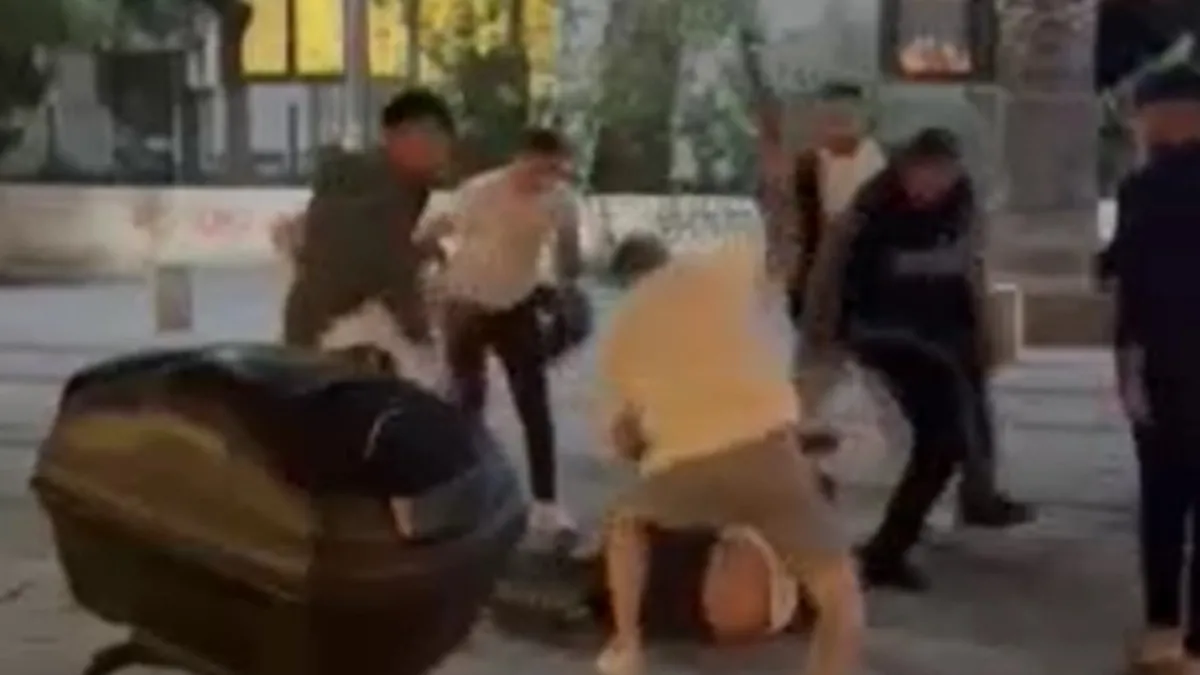 İzmir'de sokak ortasında demir sopalarla meydan dayağı! Öldüresiye dövdüler! O anlar kamerada...