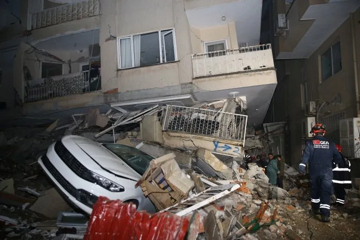 Depremden saatler sonra mucize kurtuluşlar! Umutlu bekleyişler sürüyor