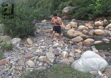 Doğal malzemelerle akvaryum yaptı