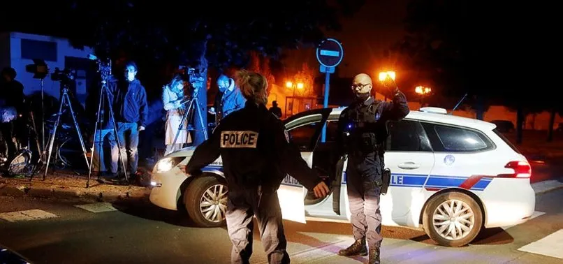 Paris’te saldırgan bir kişinin başını kesti! Polis vurarak etkisiz hale getirdi