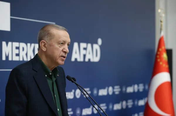 baskan-erdogandan-chpnin-hatay-havalimanini-biz-onardik-algisina-sert-tepki-kalyon-insaat-5-gunde-bitirip-mill-1676905214608.jpg Başkan Erdoğan'dan CHP'nin 'Hatay Havalimanı'nı biz onardık' algısına sert tepki: "Kalyon İnşaat 5 günde bitirip milletimize teslim etti" - 2