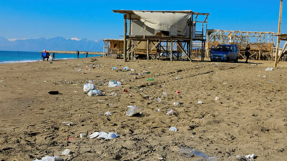 Antalya'da bedavaya sunulan tatil beldeleri kaderine terk edildi