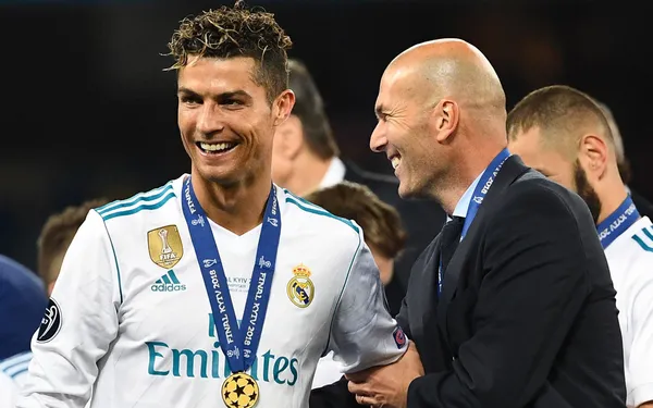cristiano-ronaldo-real-madride-mi-donuyor-zinedine-zidanedan-flas-aciklamalar-1615823989800.jpg Cristiano Ronaldo Real Madrid'e mi dönüyor? Zinedine Zidane'dan flaş açıklamalar - 2