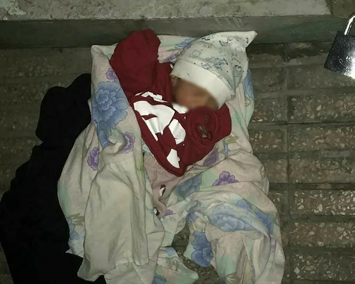 Hatay'da 1 aylık bebeği sokağa terk ettiler - 1