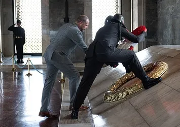 Belçika Savunma Bakanı Francken Anıtkabir'i ziyaret etti