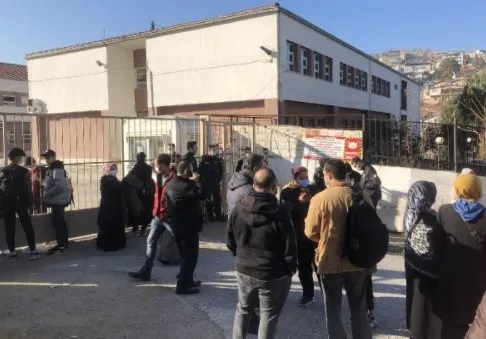 izmirde-ogrencilere-taciz-iddiasiyla-kantinci-tutuklandi-1641304356286.jpg İzmir’de öğrencilere taciz iddiasıyla kantinci tutuklandı - 3