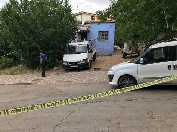 elazigda-kahreden-olay-16-yasindaki-cocuk-arkadasini-tabancayla-kafasindan-vurdu-1654777532673.jpg Elazığ’da kahreden olay! 16 yaşındaki çocuk arkadaşını tabancayla kafasından vurdu - 4