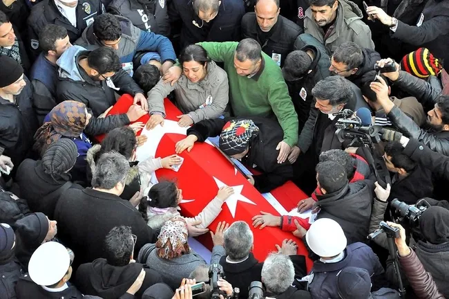 İzmir şehidimiz Fethi Sekin son yolculuğuna uğurlandı - 1