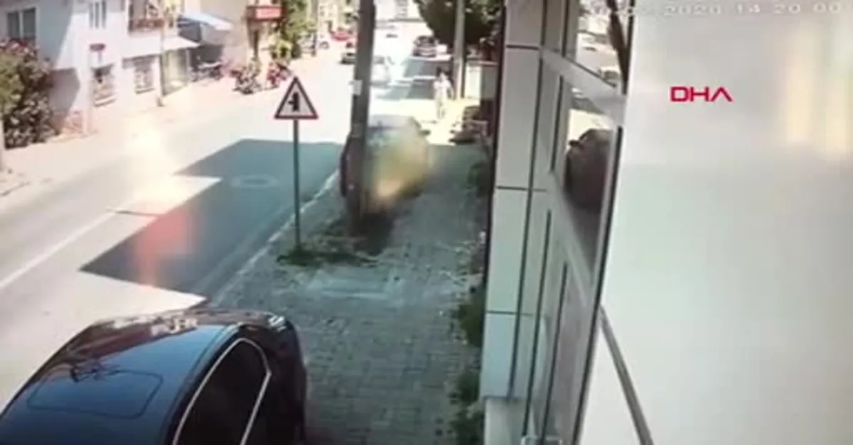 Tartıştığı babasından kaçıyordu! Genç kıza otomobil çarptı