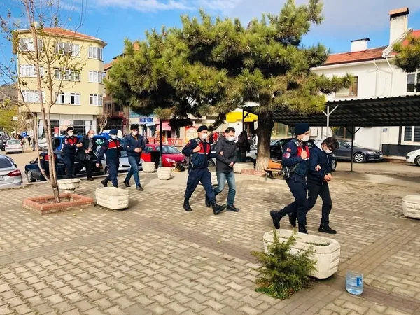 Eskişehir'de 1000 yıllık olduğu düşünülen İncil ele geçirildi - 7