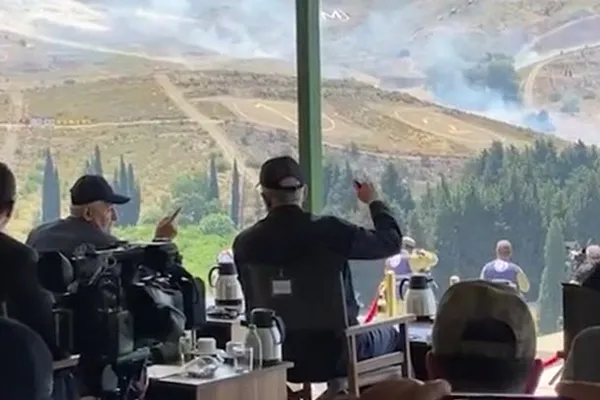 Başkan Erdoğan Türk F-16’larının vuruşlarını alkışlarla izle! İşte o anlar