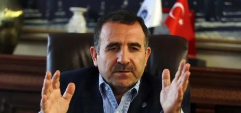 Merkez Parti Genel Başkanı'na FETÖ'den yakalama kararı