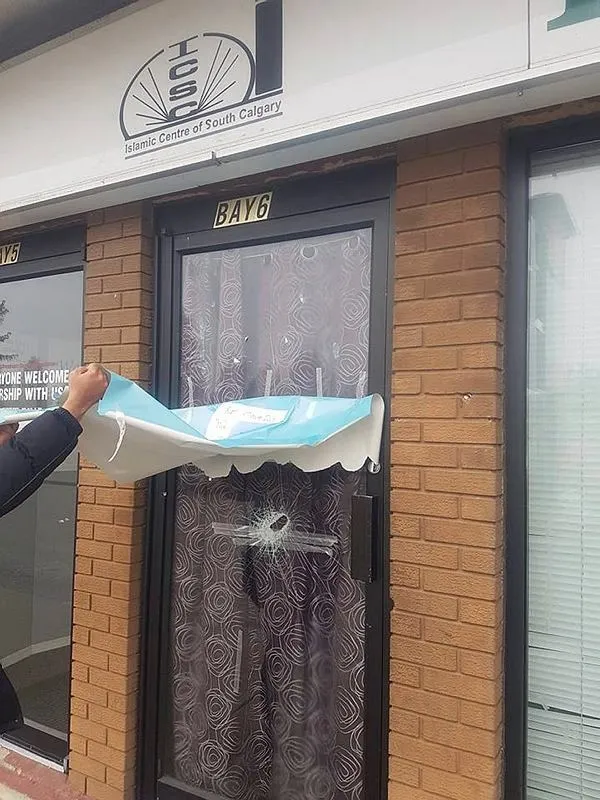 Kanada'da camiye saldıranlar, Kur'an-ı Kerim yaktılar! - 1