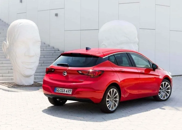2020 Opel Astra makyajlanmış kasası ile büyüledi