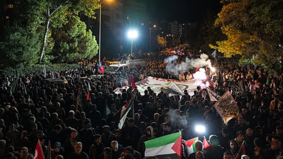Sumud Filosu'na işgalci İsrail'den saldırı! Türkiye ve dünya ayakta: Vatandaşlar sokağa çıkarak protesto etti