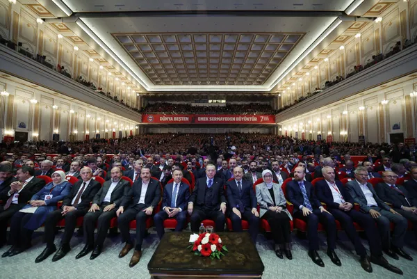 son-dakika-memur-sen-genel-kurulunda-baskan-erdogandan-onemli-aciklamalar-baskan-erdogan-hangi-mujdeleri-acikl-1682940236965.jpg Son dakika: Memur-Sen Genel Kurulu'nda Başkan Erdoğan'dan önemli açıklamalar | Emekli ve memura seçim sonrası ek zam müjdesi - 1