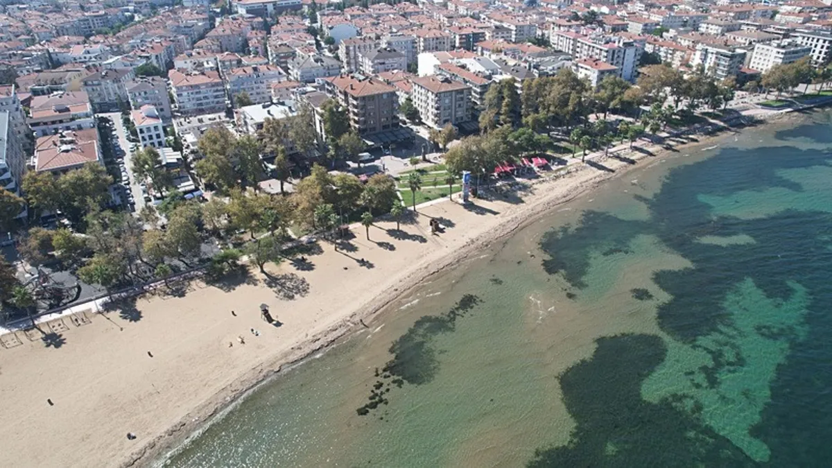 Yalova'da deniz suyu çekildi! Kıyıda adacıklar oluştu