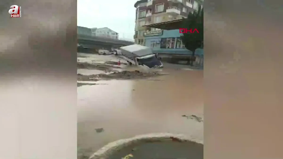Hatay’da sağanak ve hortum
