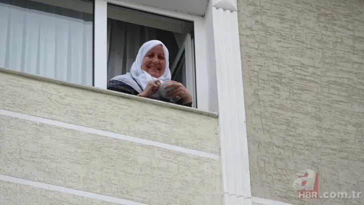 Coronavirüs bunu da yaptırdı! Her gün Whatsapp'tan haberleşip camdan cama...
